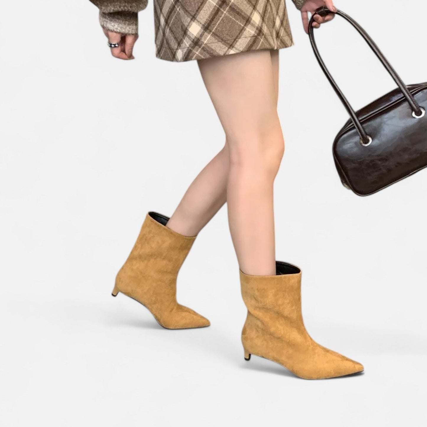 Masimon | Women’s White Pointed-Ankle Boot – Vintage Designer Style with Low Thin Heel